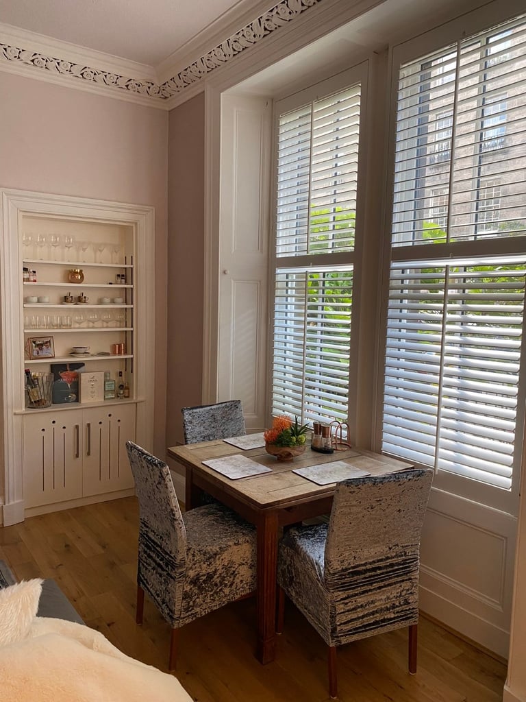 Beautiful, 2 bedroom, tenement flat with garden access – available November