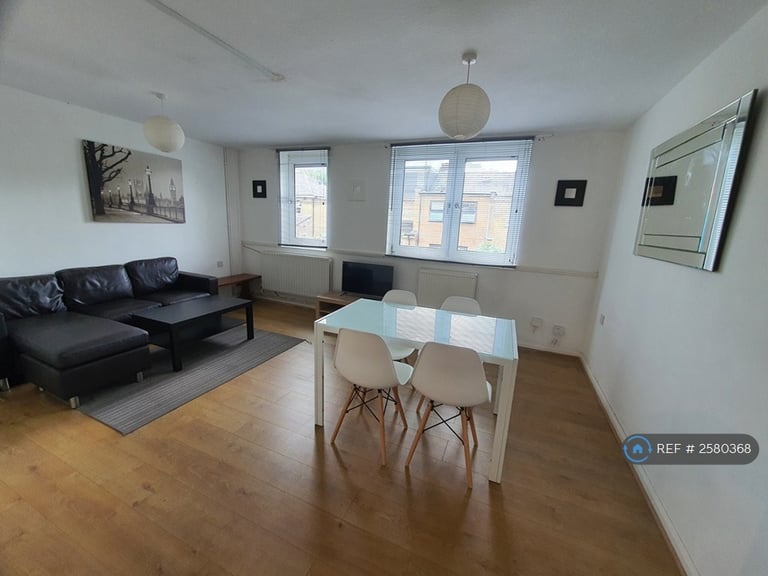 3 bedroom flat in Seyssel Street, London, E14 (3 bed) (#2580368)
