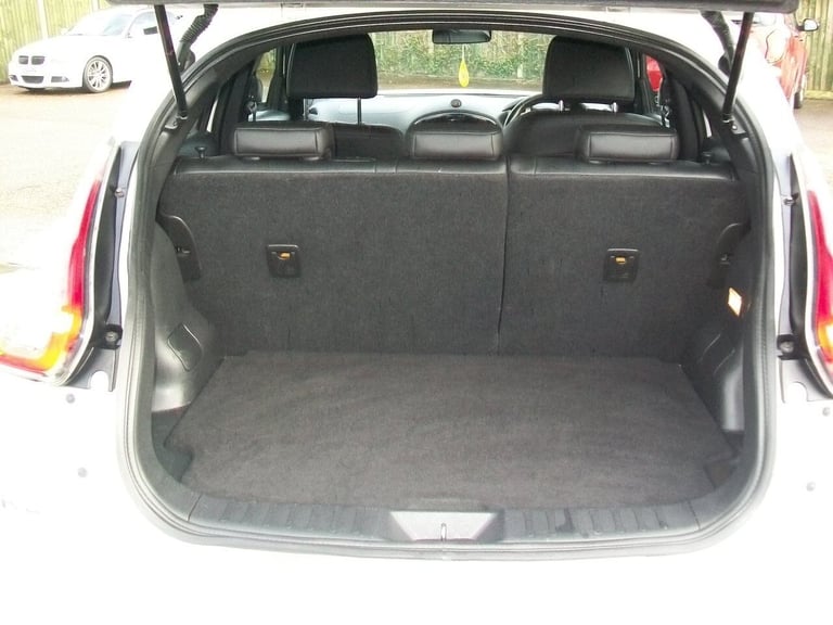 2017 Nissan Juke 1.5 dCi Tekna 5dr, 53,000 miles fsh, Satnav, Leather, Cruise, Heated seats. HATC...