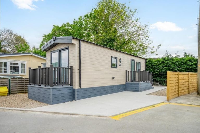 Charming One-Bedroom Park Home in York  - Lodge / Caravan 