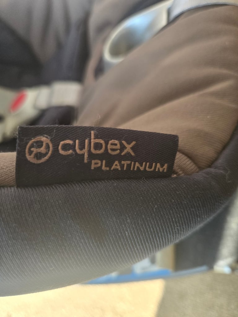 Cybex platinum baby car seat with aton Q isofix base.  For 0 to 13kg