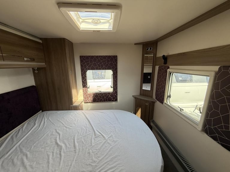 2020 SWIFT Challenger x835 4 Berth fixed island bed