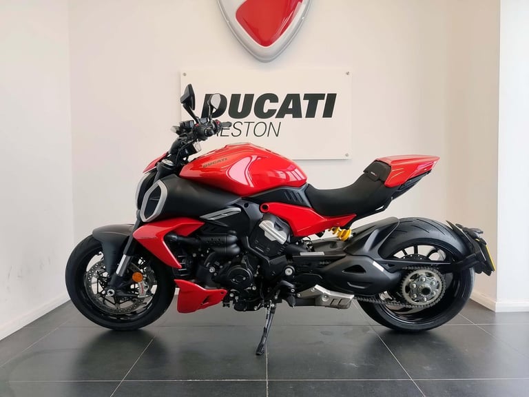 2025 Ducati Diavel V4 Red 700 Miles | £339 Dep & £339 pcm