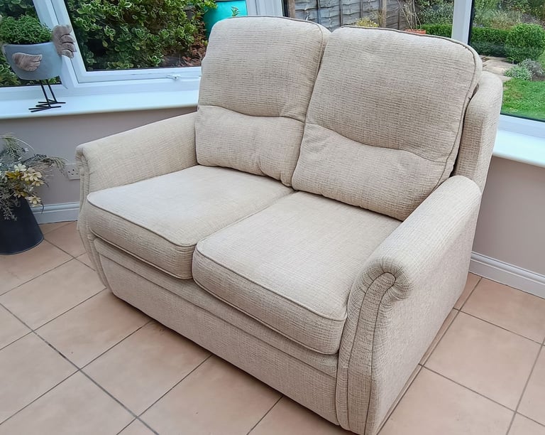 Recliner Chair and Matching 2 Seater Sofa [Electric Reclining Action]