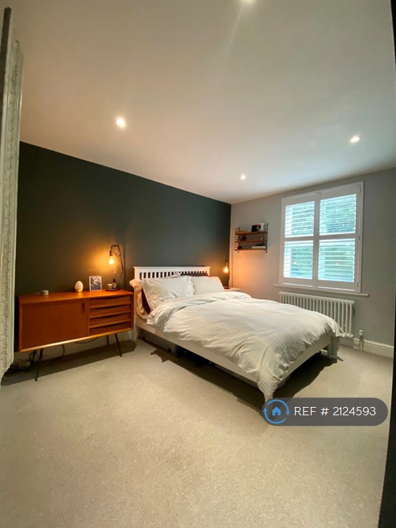 2 bedroom flat in Streatham, London, SW16 (2 bed) (#2124593)