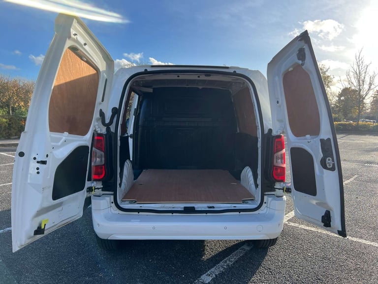 2020 Vauxhall Combo 1.5 Combo 2300 Sportive S/S Panel Van Diesel Manual