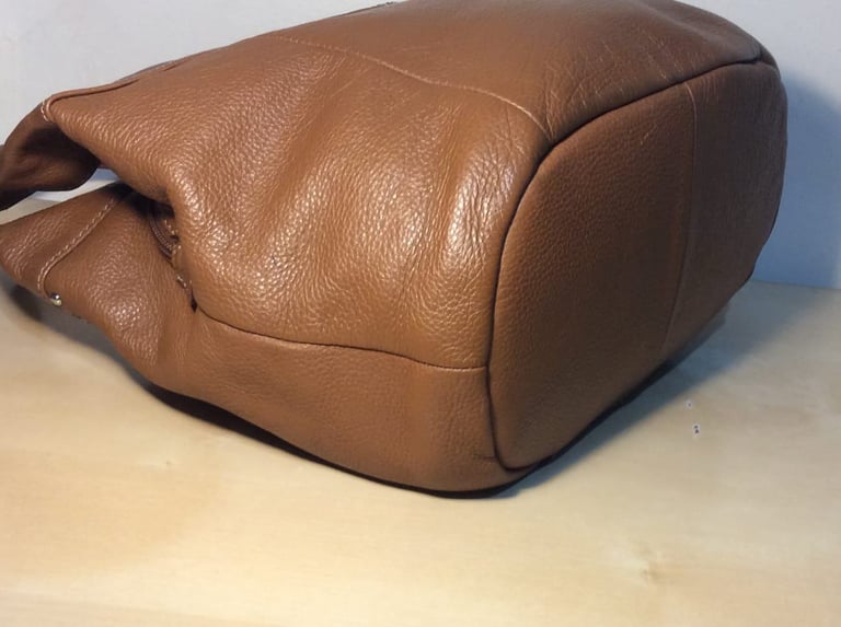 Tignenallo Brown Leather Bag RRP £50