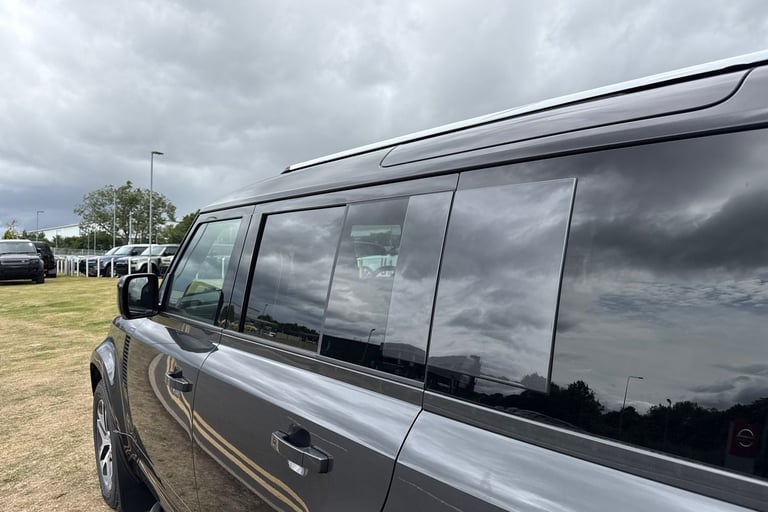 2025 Land Rover Defender 110 3.0 D250 MHEV X-Dynamic SE Auto 4WD Euro 6 (s/s) 5dr SUV Automatic