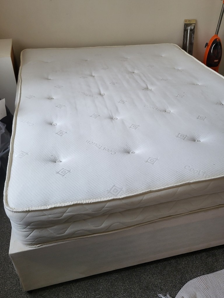 Kingsize bed and mattress 