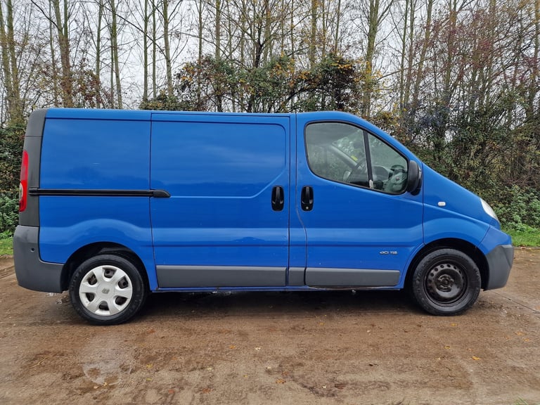2013 Renault Trafic Blue MWB  Drives Perfect  12mth MOT  160k miles
