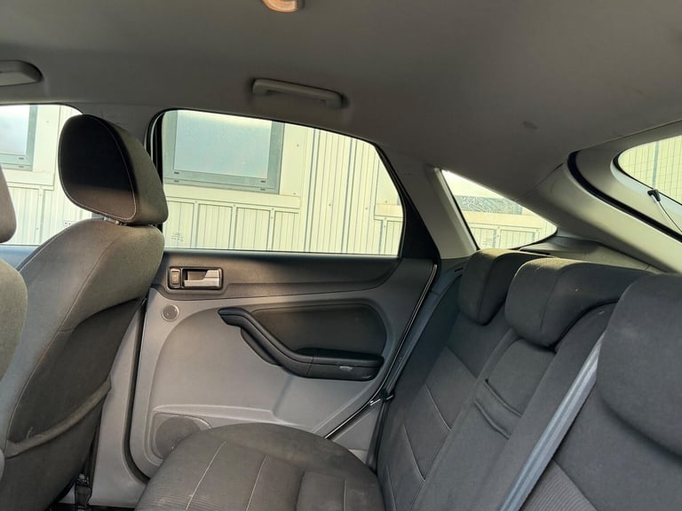 2010 Ford Focus 1.6 Titanium 5dr Auto HATCHBACK PETROL Automatic