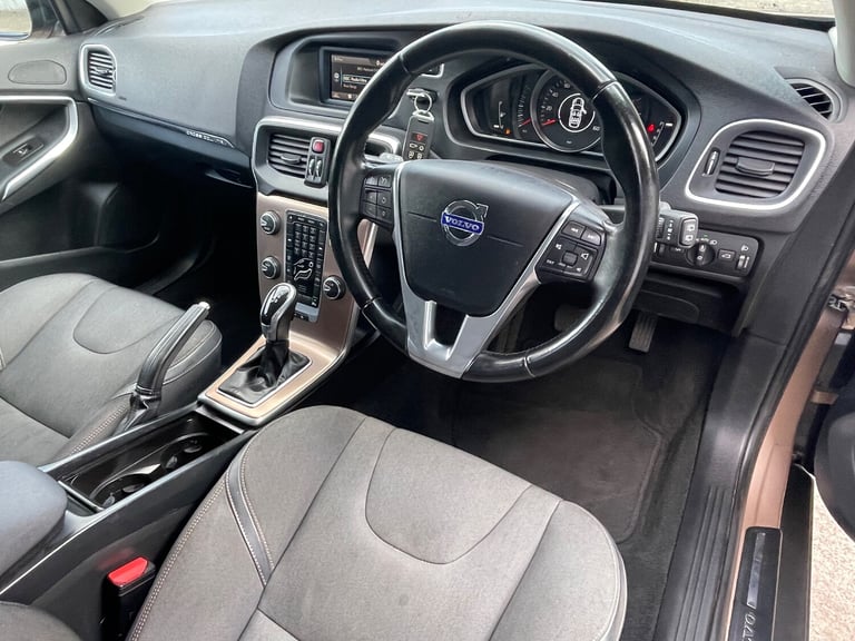 2014 Volvo V40 Cross Country 1.6 D2 CROSS COUNTRY SE AUTOMATIC 5-Door Diesel