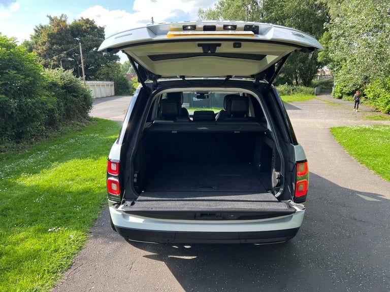 August 2018 Land Rover Range Rover 3.0 SD V6 Autobiography (275) Automatic SUV