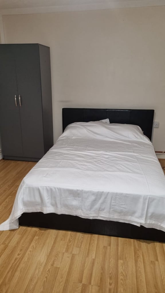 Spacious & Cosy double Room for Rent SE27 9RU