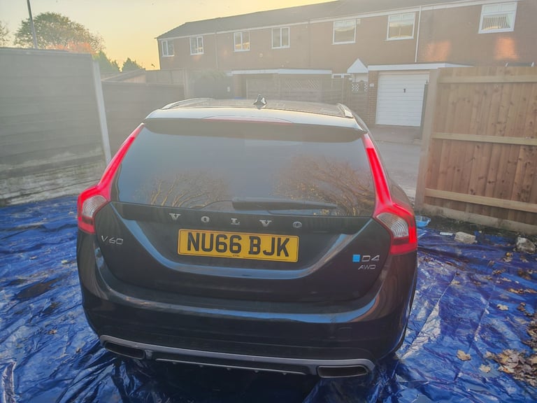 Volvo, V60, Estate, 2016, Semi-Auto, 2400 (cc), 5 doors