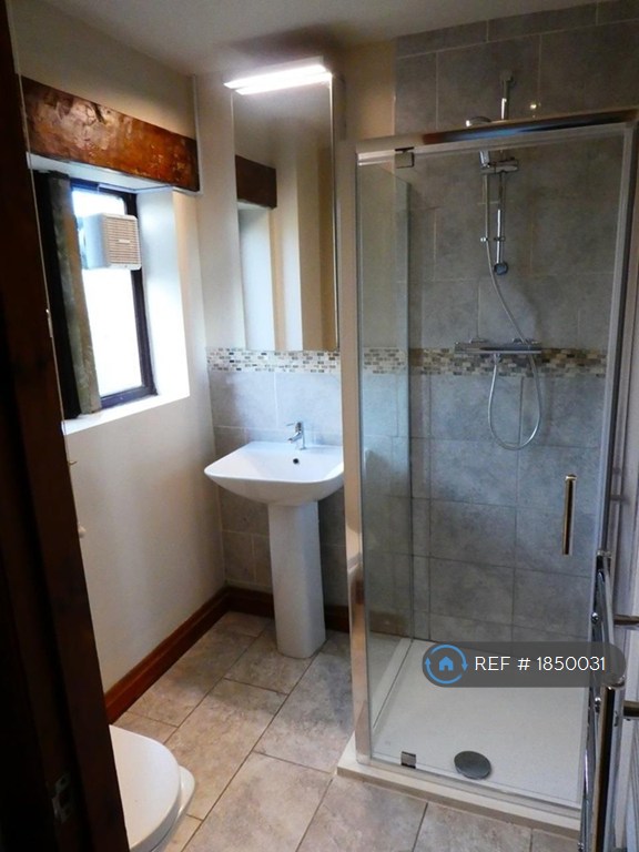 3 bedroom house in Fulstone Road, Huddersfield, HD4 (3 bed) (#1850031)