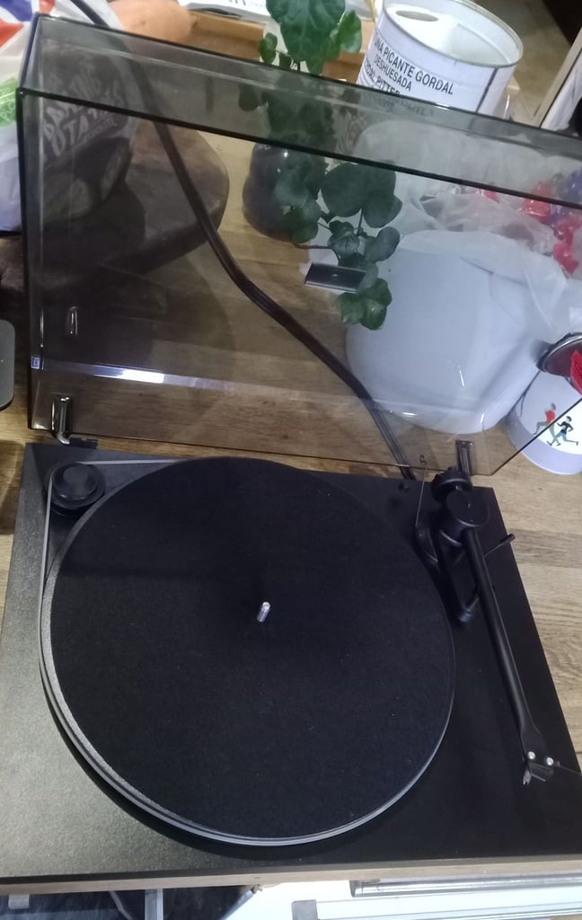 image for Excellent Pro-Ject Essential hifi turntable VGC