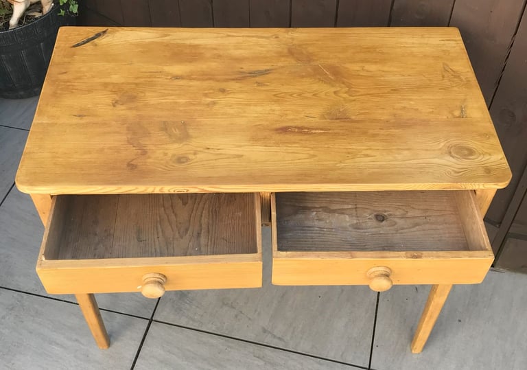 A VICTORIAN PINE SIDE TABLE