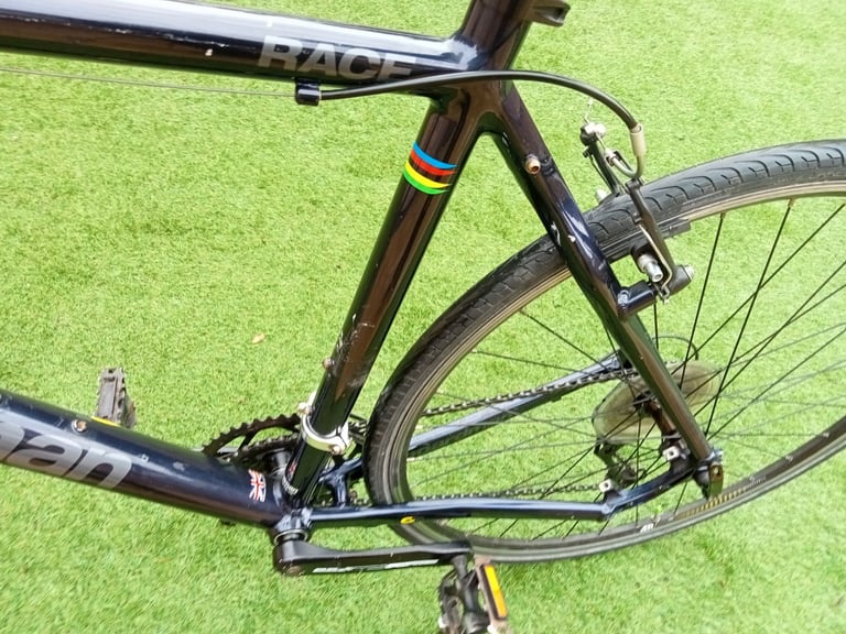 Boardman Aluminium Hybrid Bike.