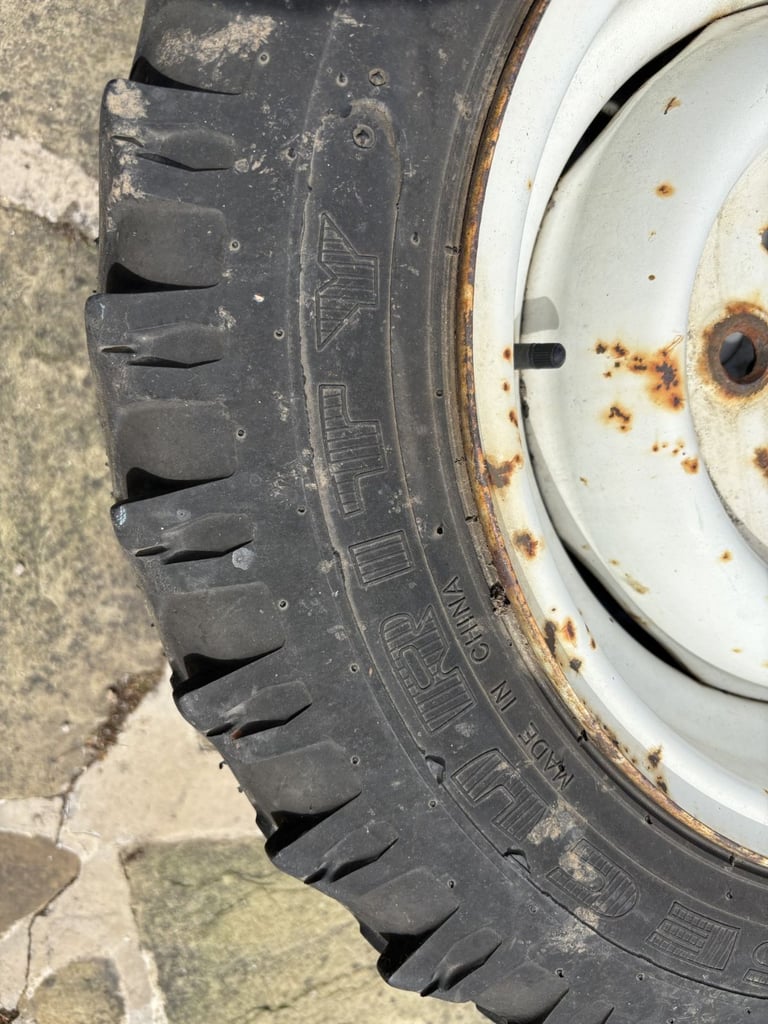 Land Rover tyre and wheel - ML 914  6.00 – 16 M+S