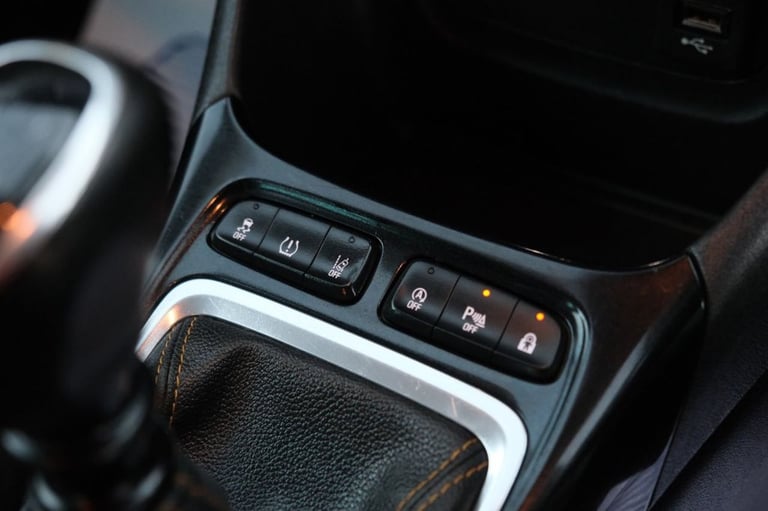 2018 Vauxhall Crossland X 1.5 Turbo D ecoTEC Tech Line Nav SUV 5dr Diesel Manual Euro 6 (s/s) (10...