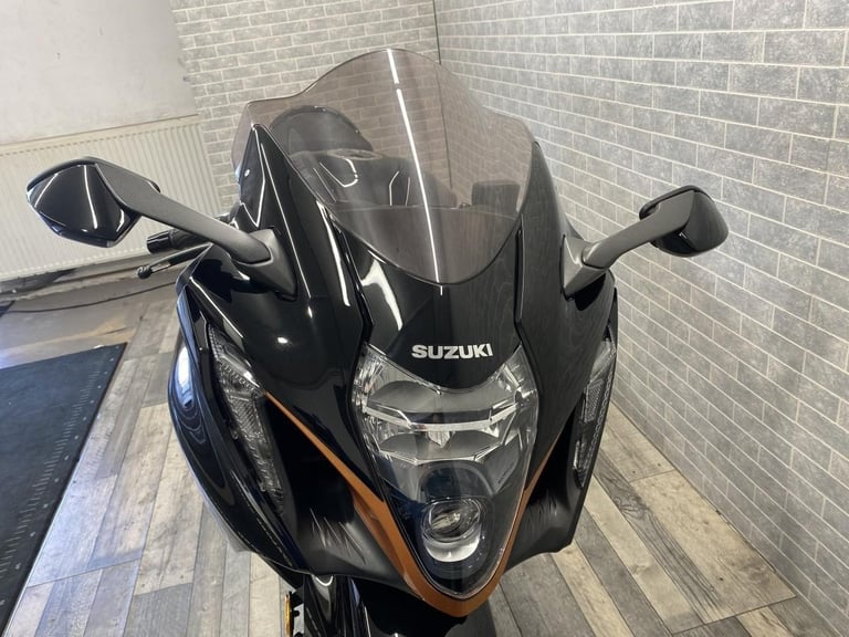 2021 SUZUKI GSX 1300 R HAYABUSA WITH ONLY 4701 MILES IN THE BEST COLOUR SCHEM...