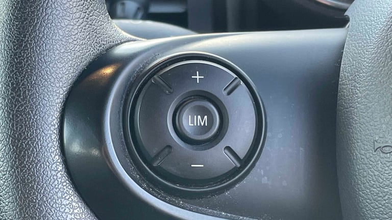 2020 MINI Hatch 1.5 One Classic II 5dr [Comfort/Nav Pack] HATCHBACK PETROL Manual