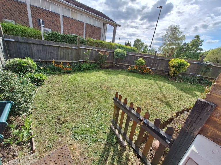 1 small bungalow Edgware HA8