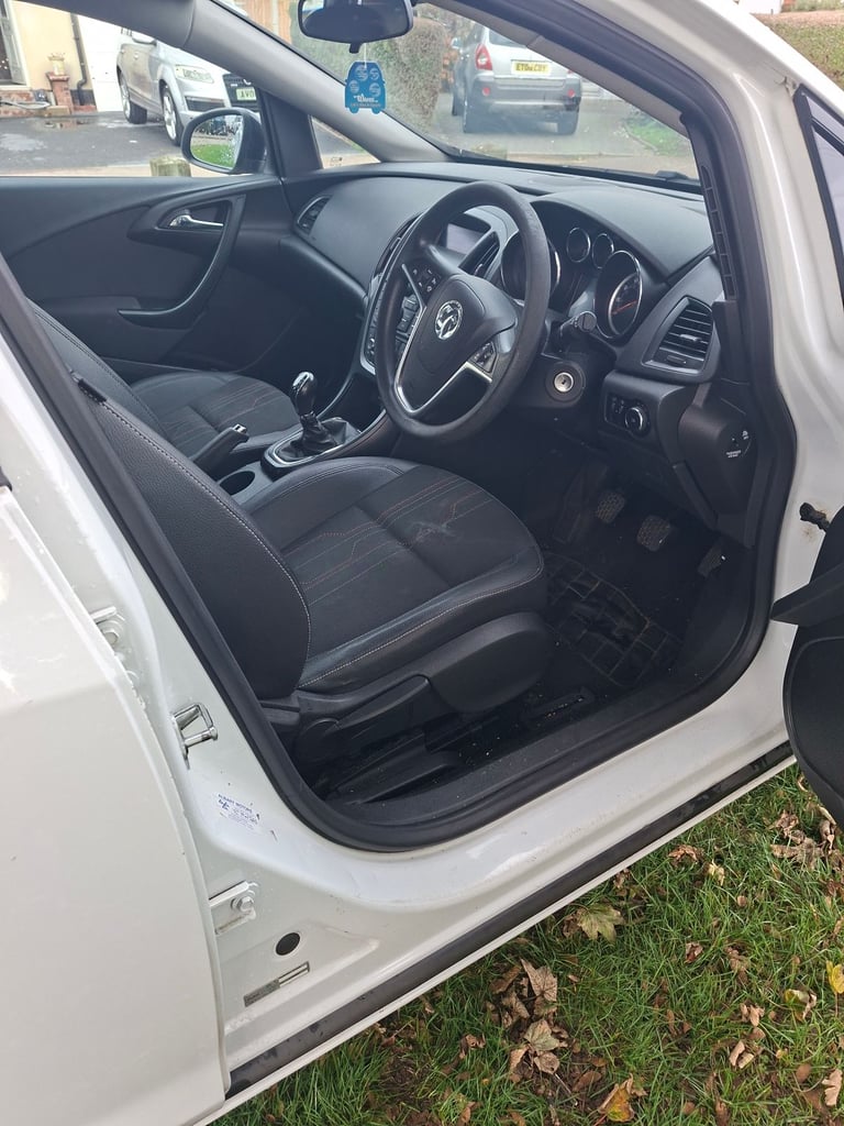 Vauxhall, ASTRA, Hatchback, 2012, Manual, 1686 (cc), 5 doors