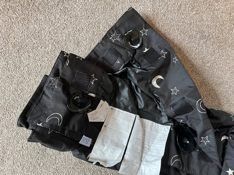 Gro Anywhere Portable Blackout Travel Curtain / Blind Large - 130cm x 198cm