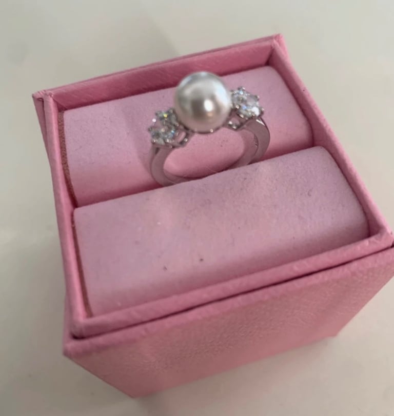 Ladies Swarovski Matrix cocktail ring crystal pearl Round cut White Rhodium plated Size 52 NWOT