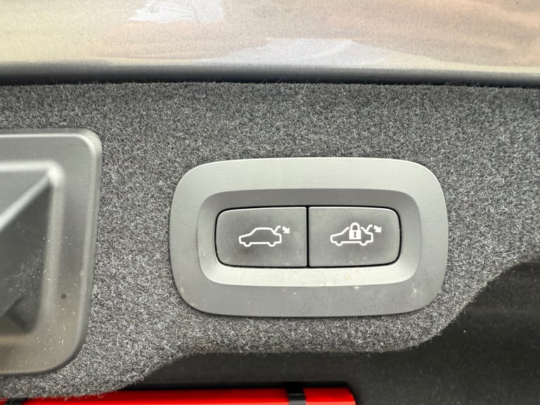 2018 Volvo S90 2.0 T8 Hybrid R DESIGN Pro 4dr AWD Geartronic SALOON Petrol Parallel Phev Automatic