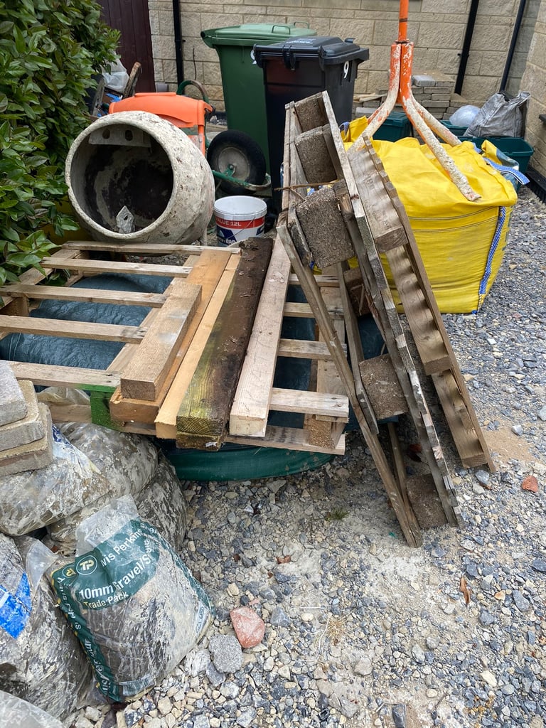 Pallets free to collector 