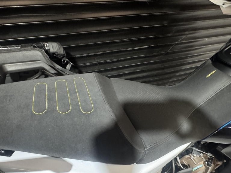 HUSQVARNA NORDEN 901 EXPEDITION 74 PLATE-HEATED SEAT-LUGGAGE ONLY 3012 MILES 202