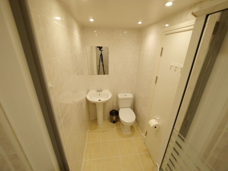 Double En-Suite Room to rent in Hounslow Central