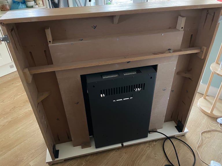 Oak veneer electric fire and surround in very good condition 