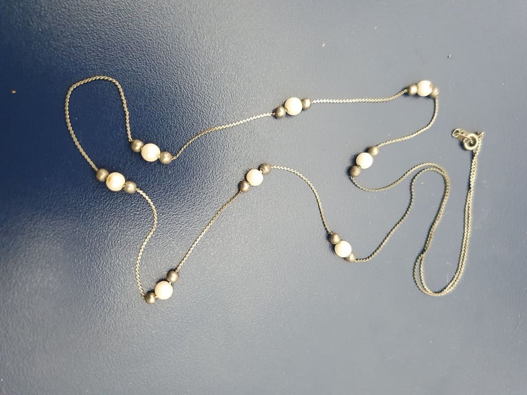 Petite silver chain with pearlised beads and silver beads