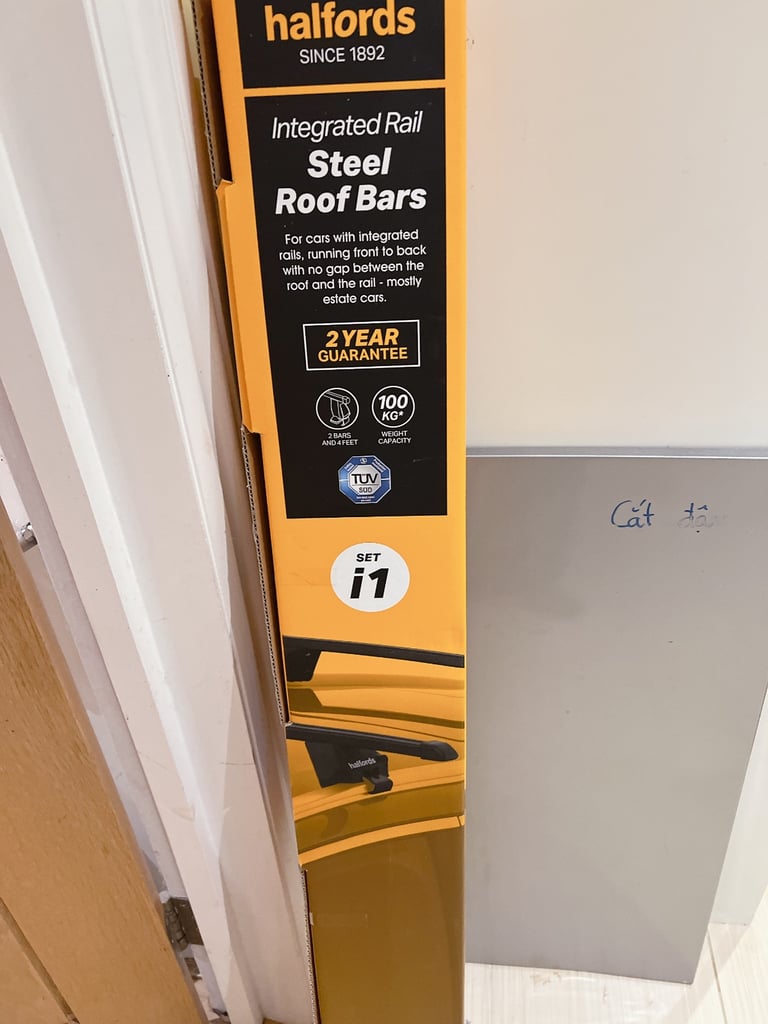  Brand New Halfords Integrated Rail Steel Roof Bars 107cm Length - Set i1