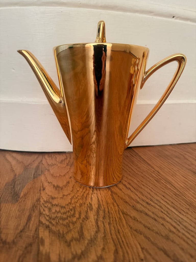 Beautiful, vintage art deco gold coffee set with coffee pot, sugar bowl, milk jug and 6 cups