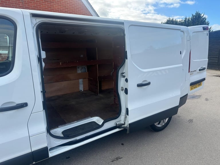 2022 Renault Trafic 2.0 dCi Blue LL30 Sport L2 H1 Euro 6 (s/s) 5dr PANEL VAN Diesel Manual