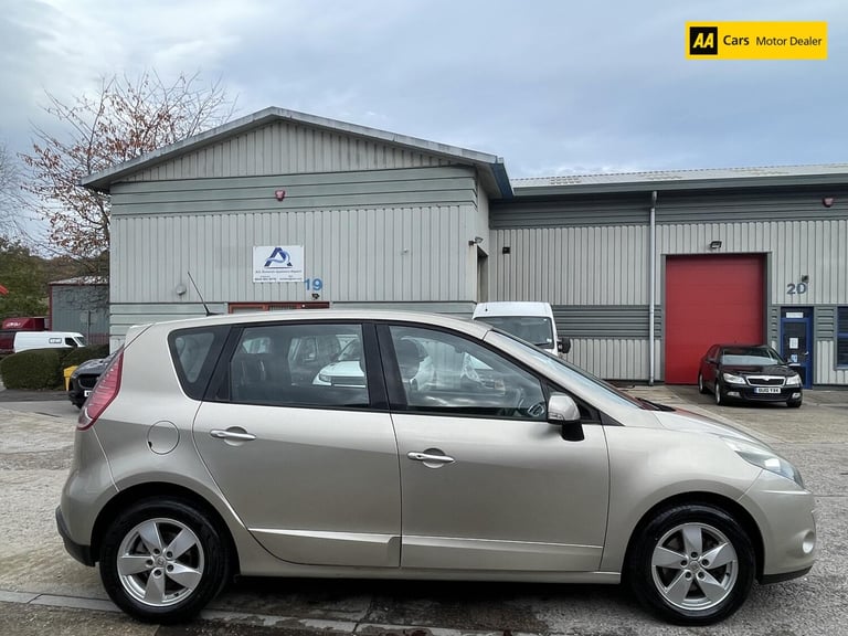 2010 Renault Scenic 1.5 dCi Dynamique TomTom MPV 5dr Diesel Manual Euro 4 (106 ps) MPV Diesel Manual
