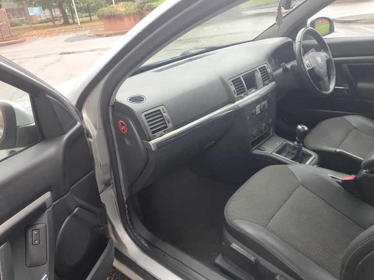 2007 Vauxhall Vectra 1.8i VVT Design 5dr HATCHBACK Petrol Manual