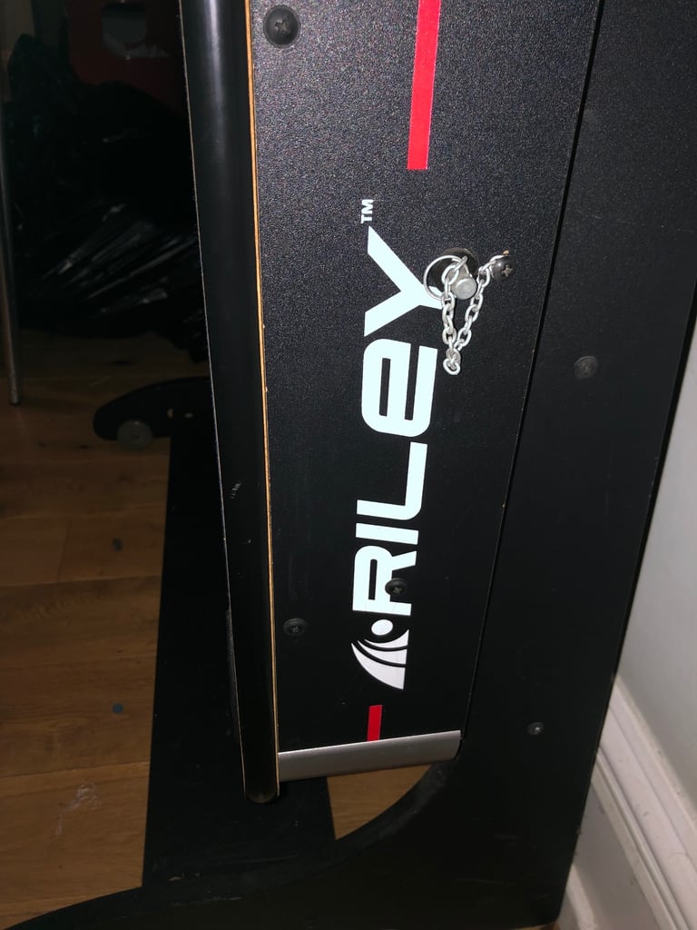 Collapsible pool table