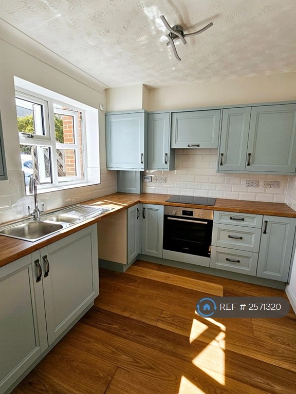 3 bedroom house in Church Street, Gawcott, Buckingham, MK18 (3 bed) (#2571320)