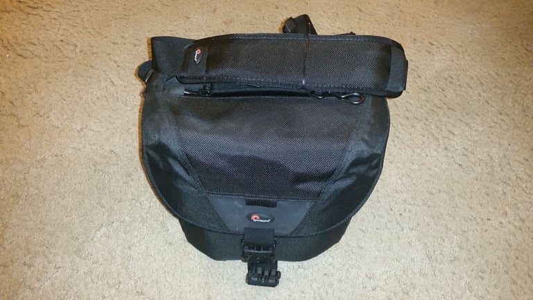 Lowepro Camera Bag - Brand new unused - Stealth D200 AW for Digital SLR and 3-4 Lenses - Black