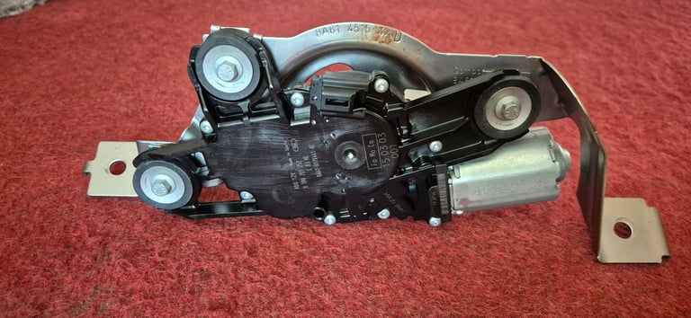 Ford fiesta mk7 rear wiper motor (2015) .