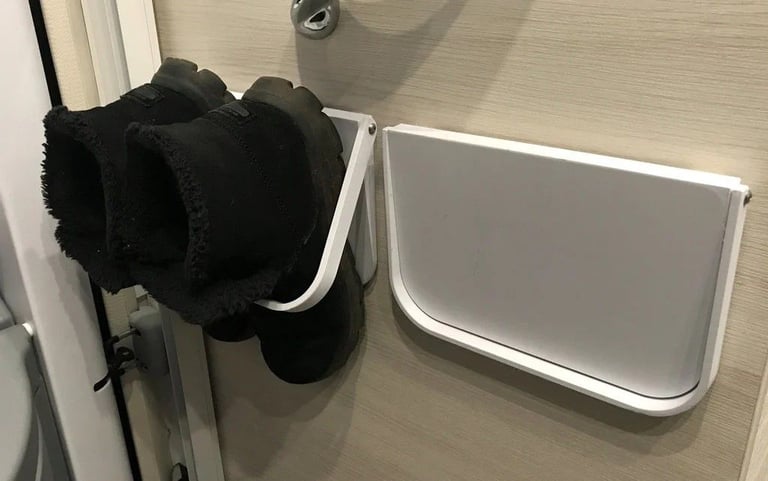 Motorhome shoerack, no drilling required. Place shoes on the rack instead of the hallway.