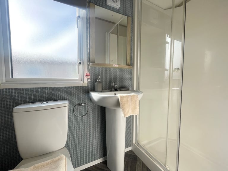 CHEAP STATIC CARAVAN FOR SALE AT BROADLAND SANDS HOLIDAY PARK - 11.5 MONTH OWNER SEASON