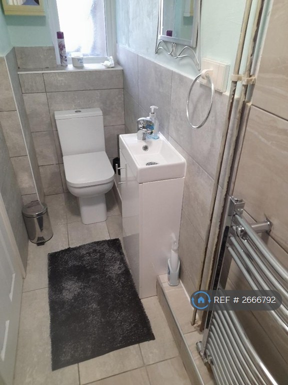 1 bedroom in Clematis Close, Romford, RM3 (#2666792)