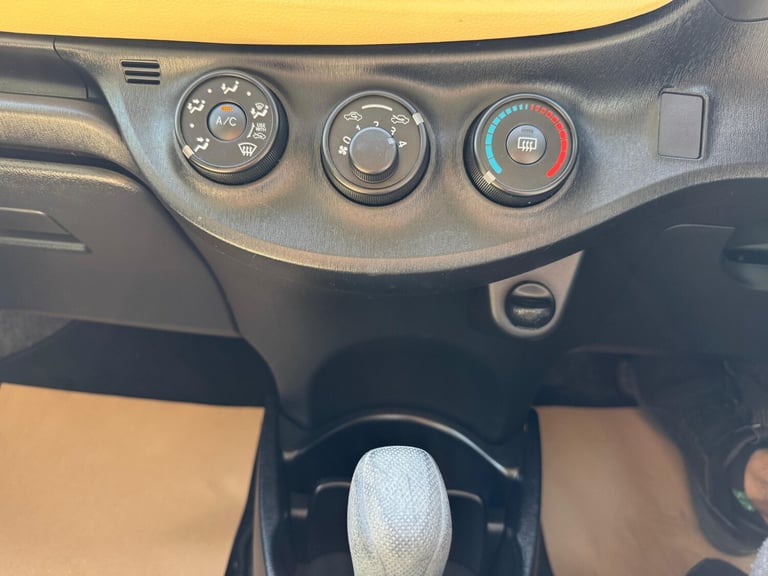 2012 Toyota Vitz YARIS 1.3 5DR AUTO Hatchback Petrol Automatic